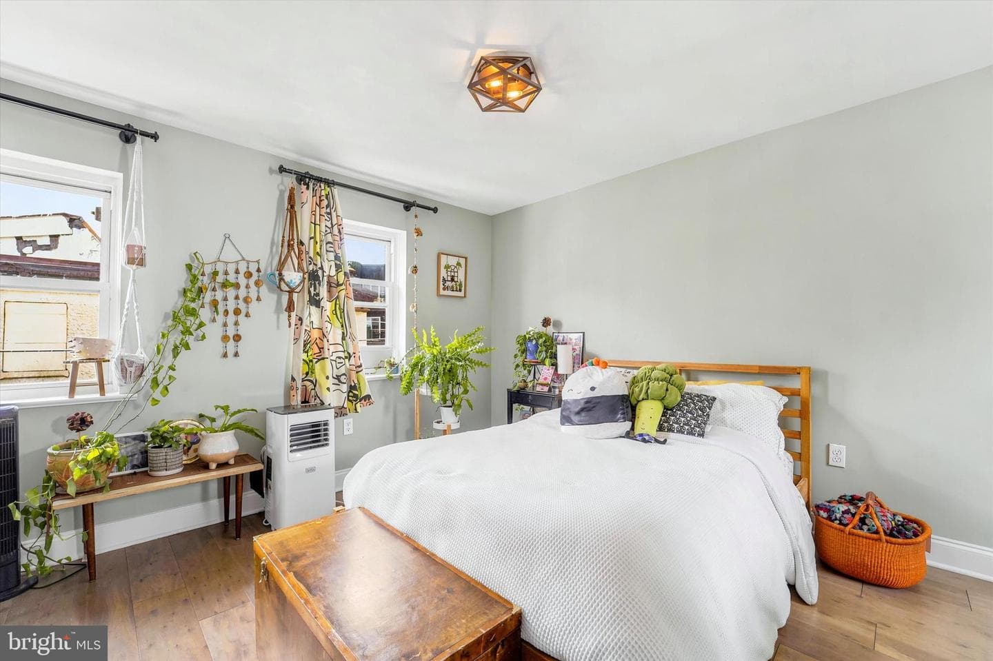 1443 E Oxford Street photo 18