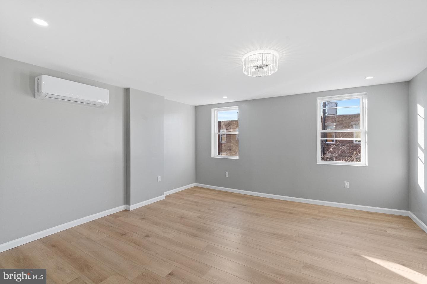 1203 Moore Street photo 17