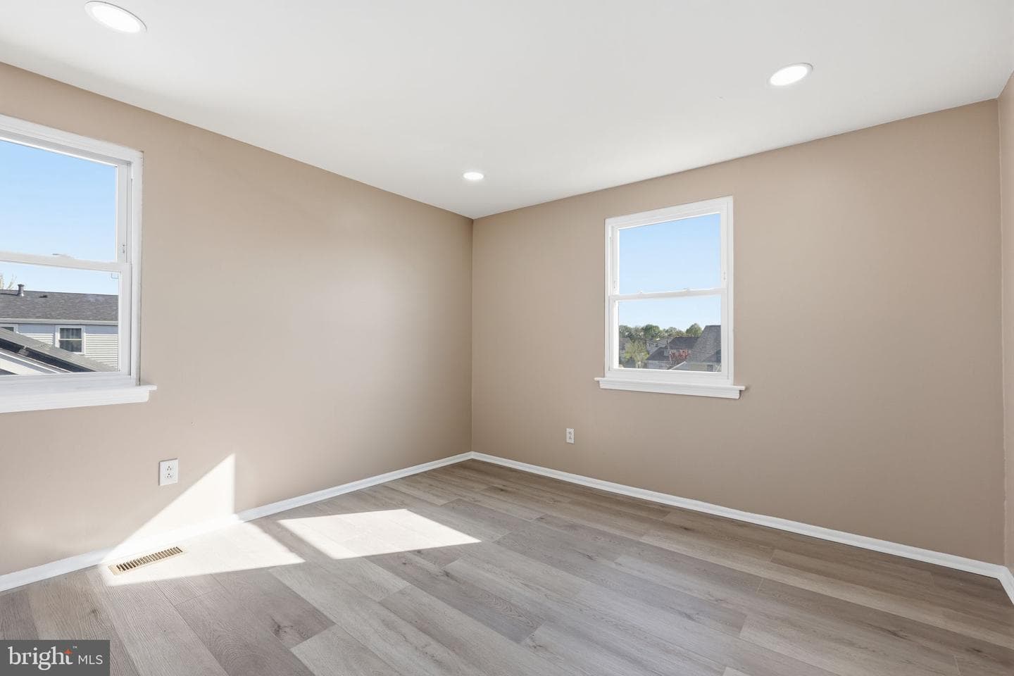 1853 Merlin Road photo 18