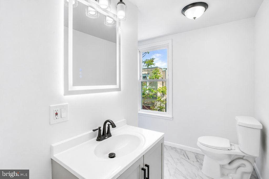 2545 S Marshall Street photo 6