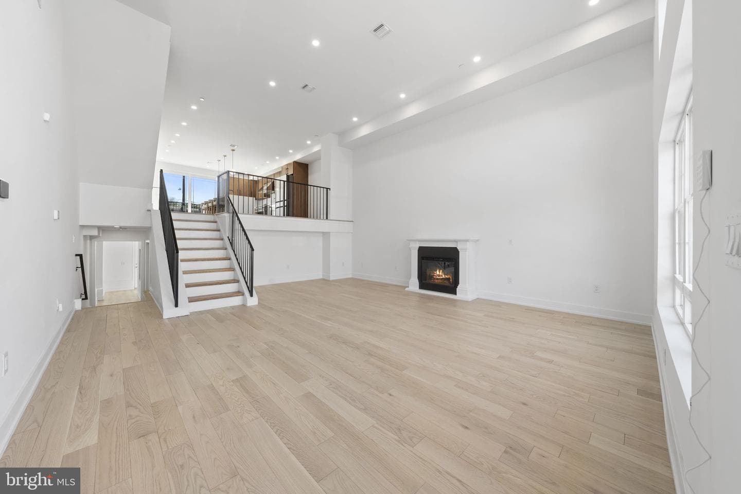 2552 E Somerset Street photo 68