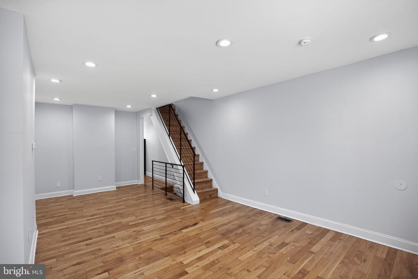 2505 S Sheridan Street photo 5