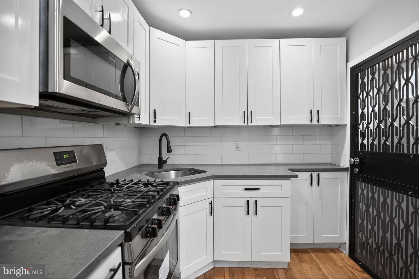 2505 S Sheridan Street photo 7