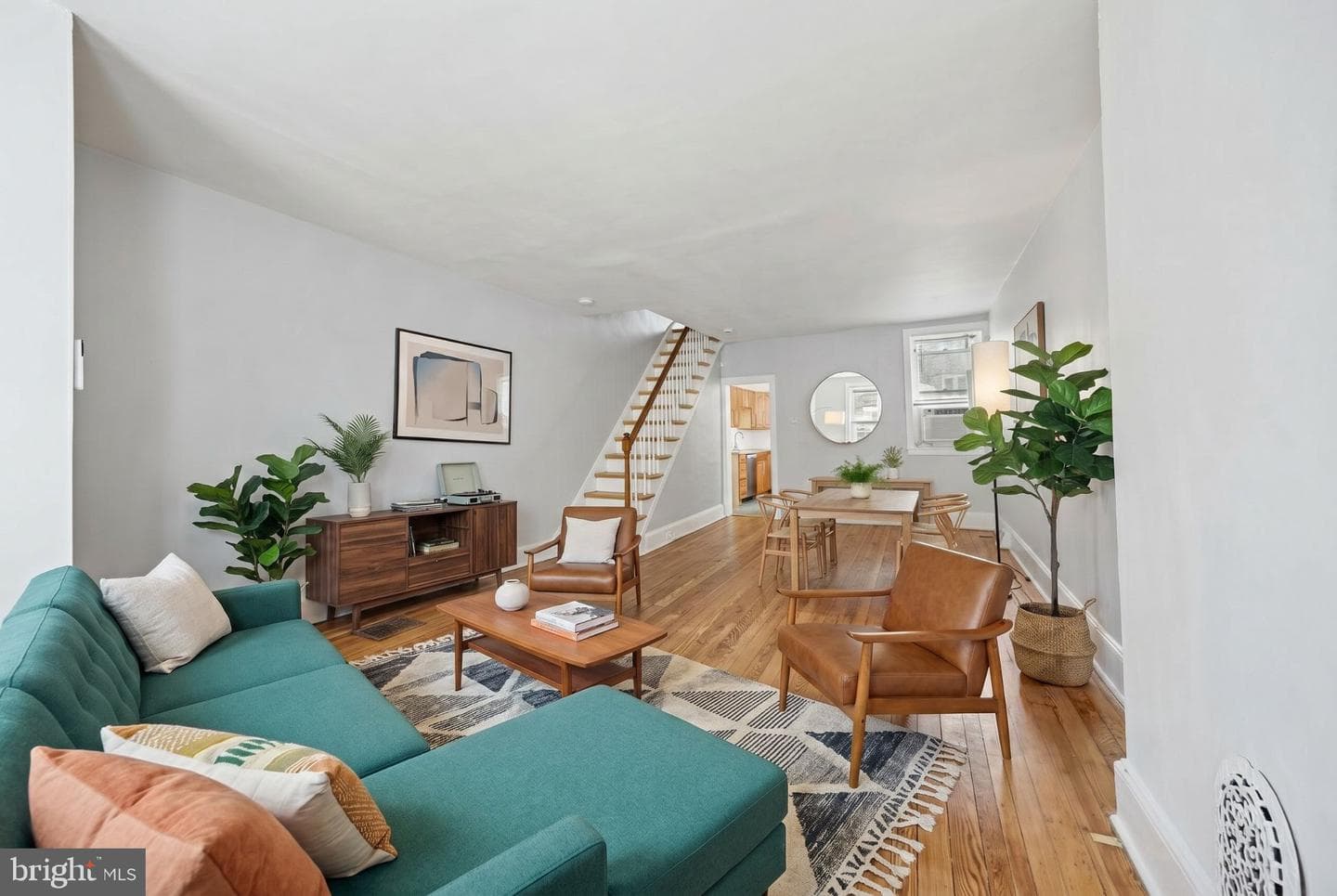 1844 E Clementine Street photo 6