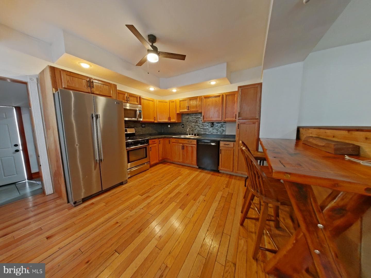 4490 Livingston Street photo 14