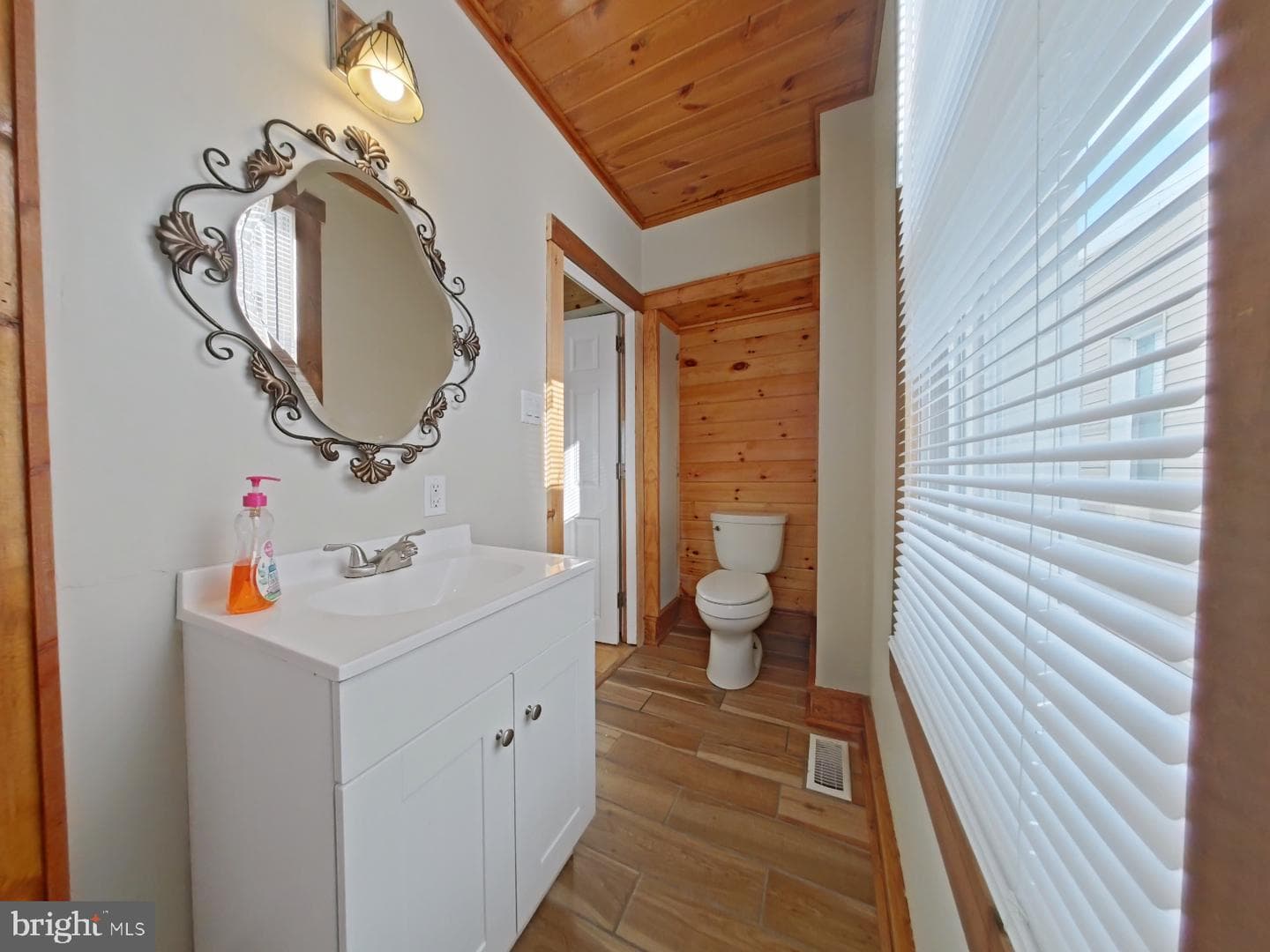 4490 Livingston Street photo 23