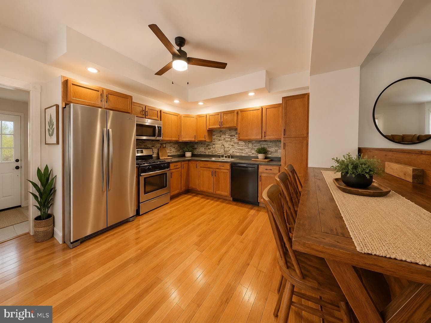 4490 Livingston Street photo 4