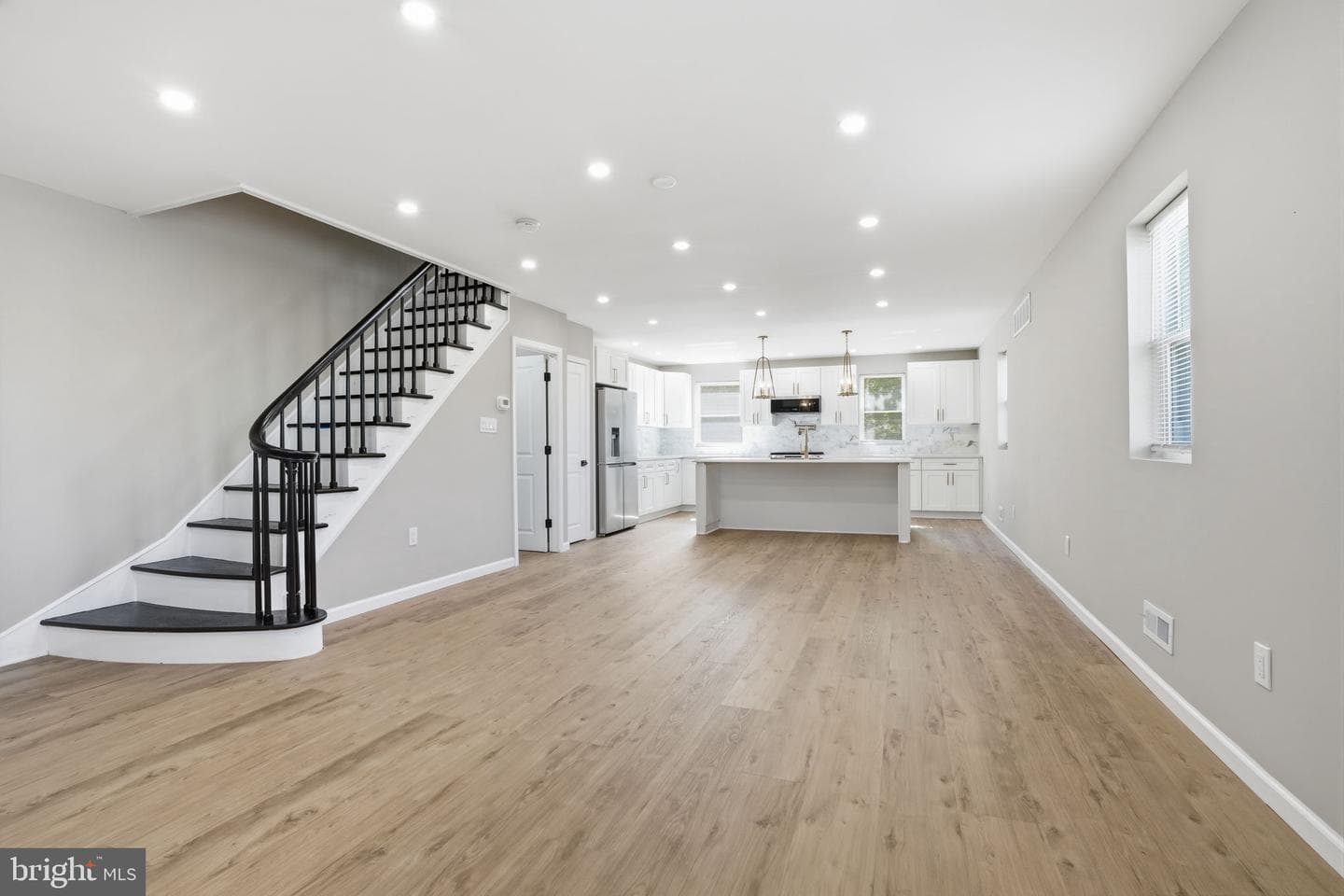 1100 E Phil Ellena Street photo 4