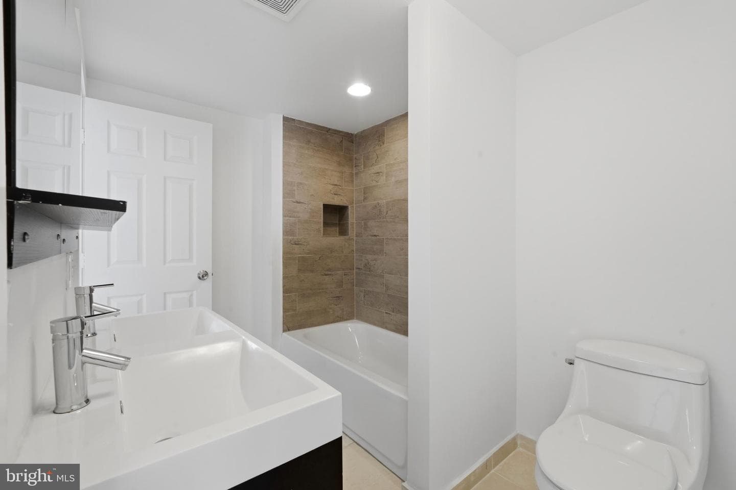 2066 E Fletcher Street photo 14