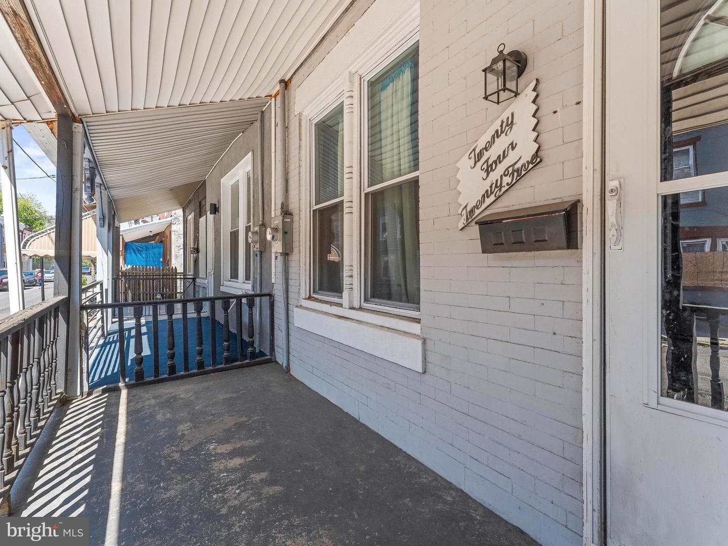 2425 W Oakdale Street photo 13
