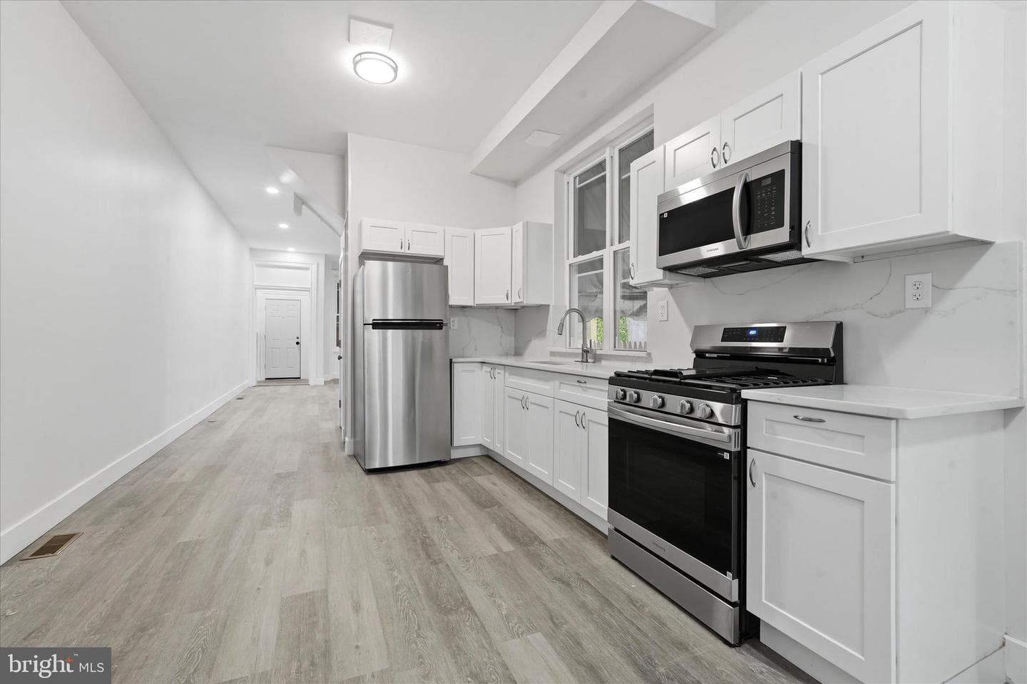2235 W Ontario Street photo 4