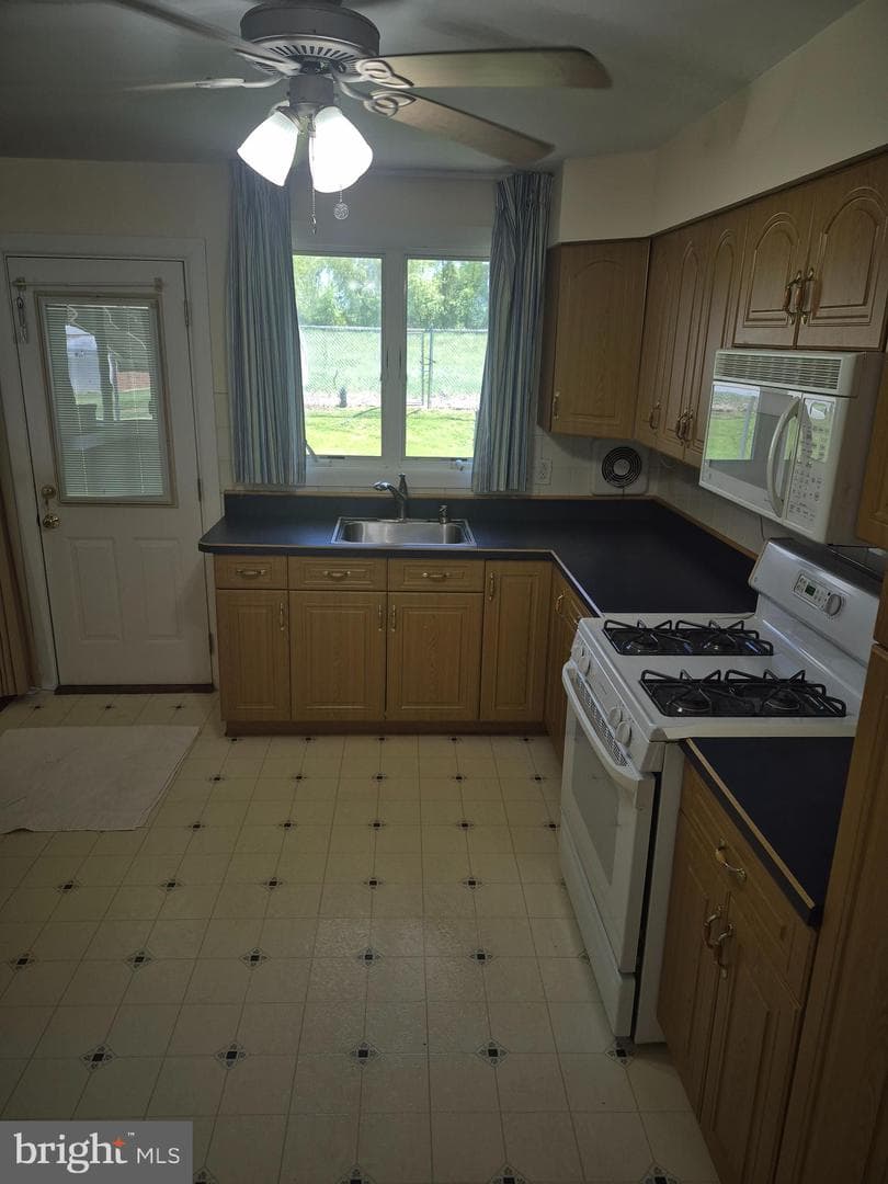 9717 Dedaker Street photo 25