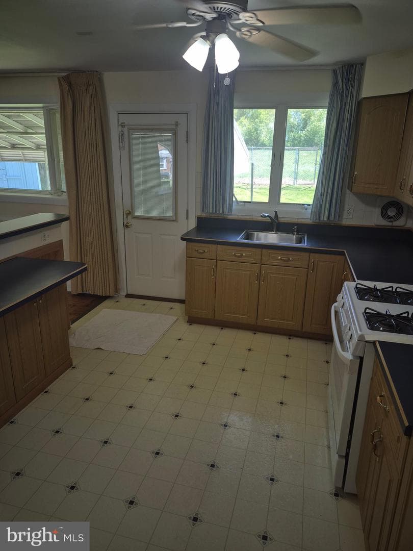 9717 Dedaker Street photo 26