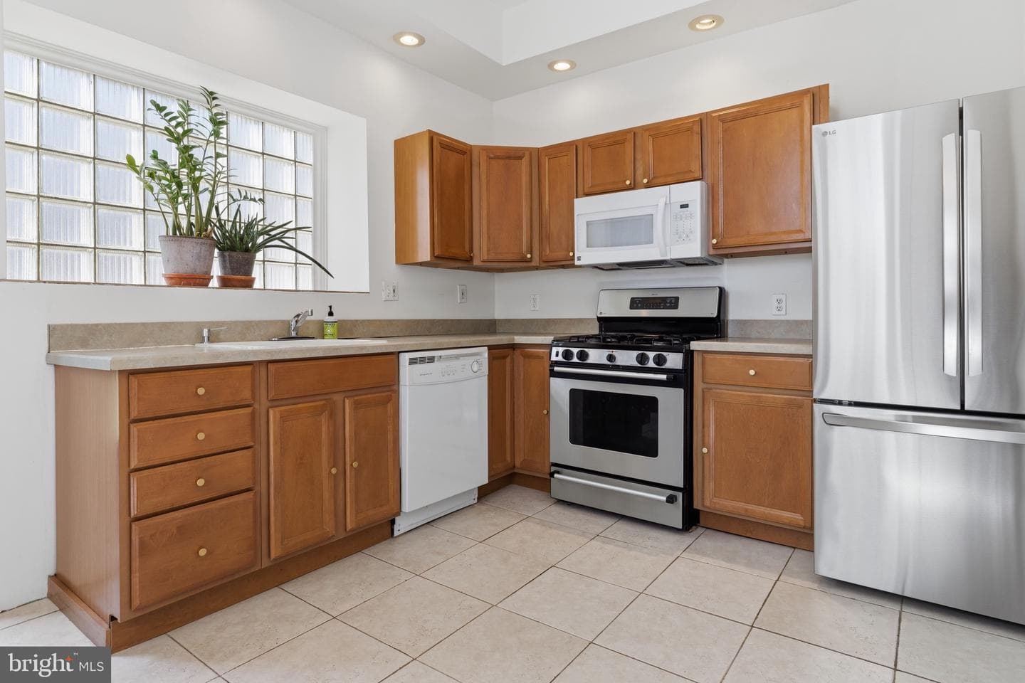 3521-23 Ainslie Street photo 13