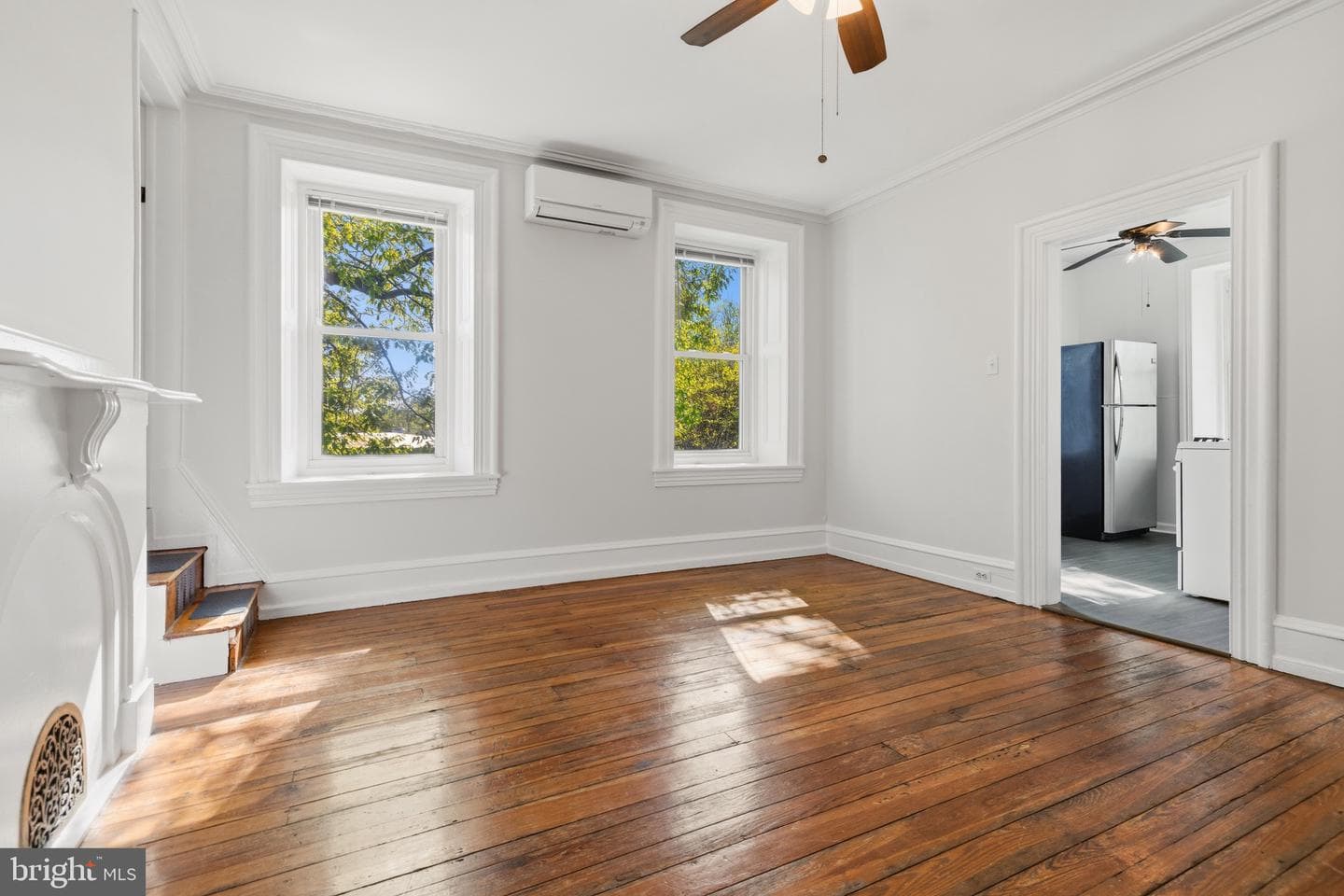 3521-23 Ainslie Street photo 18