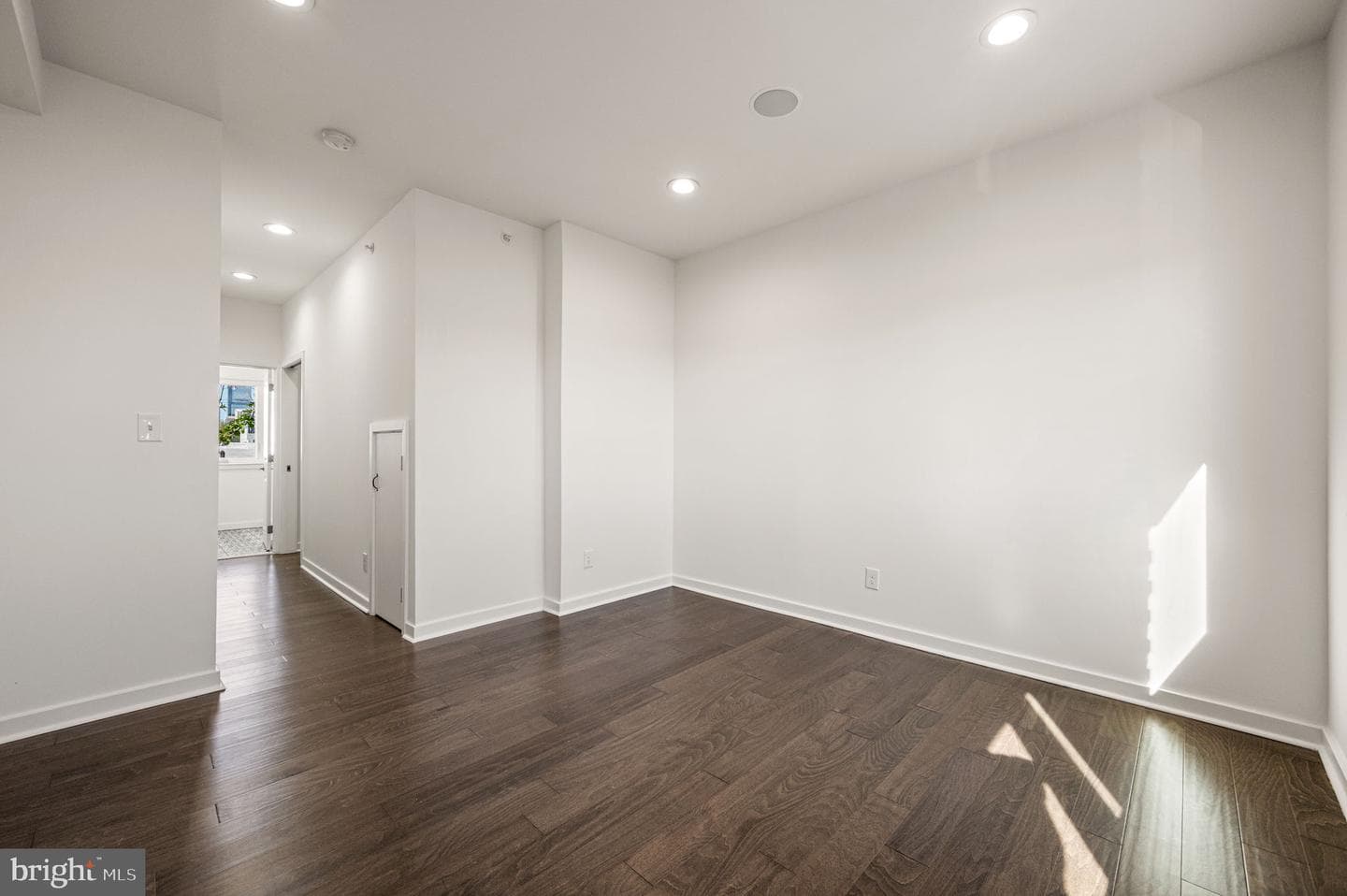 2045 Watkins Street photo 11
