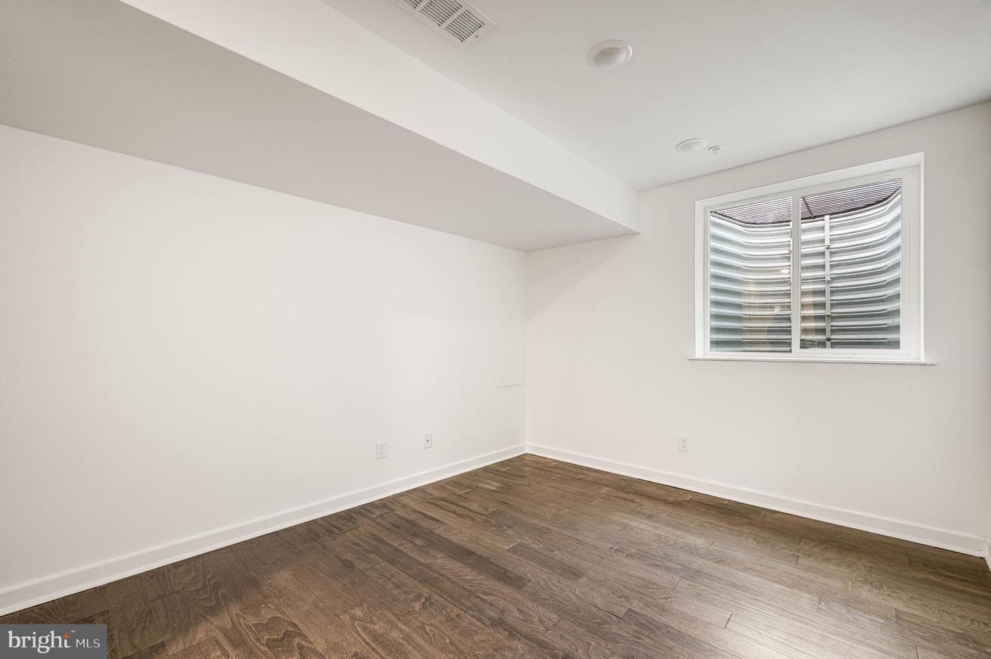 2045 Watkins Street photo 15