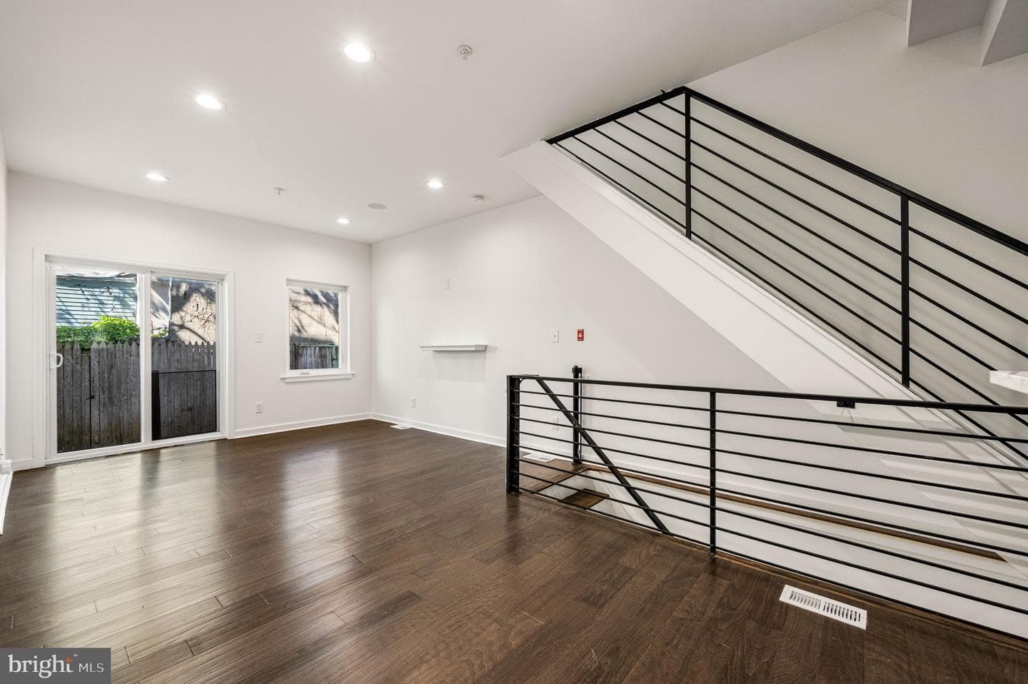2045 Watkins Street photo 6