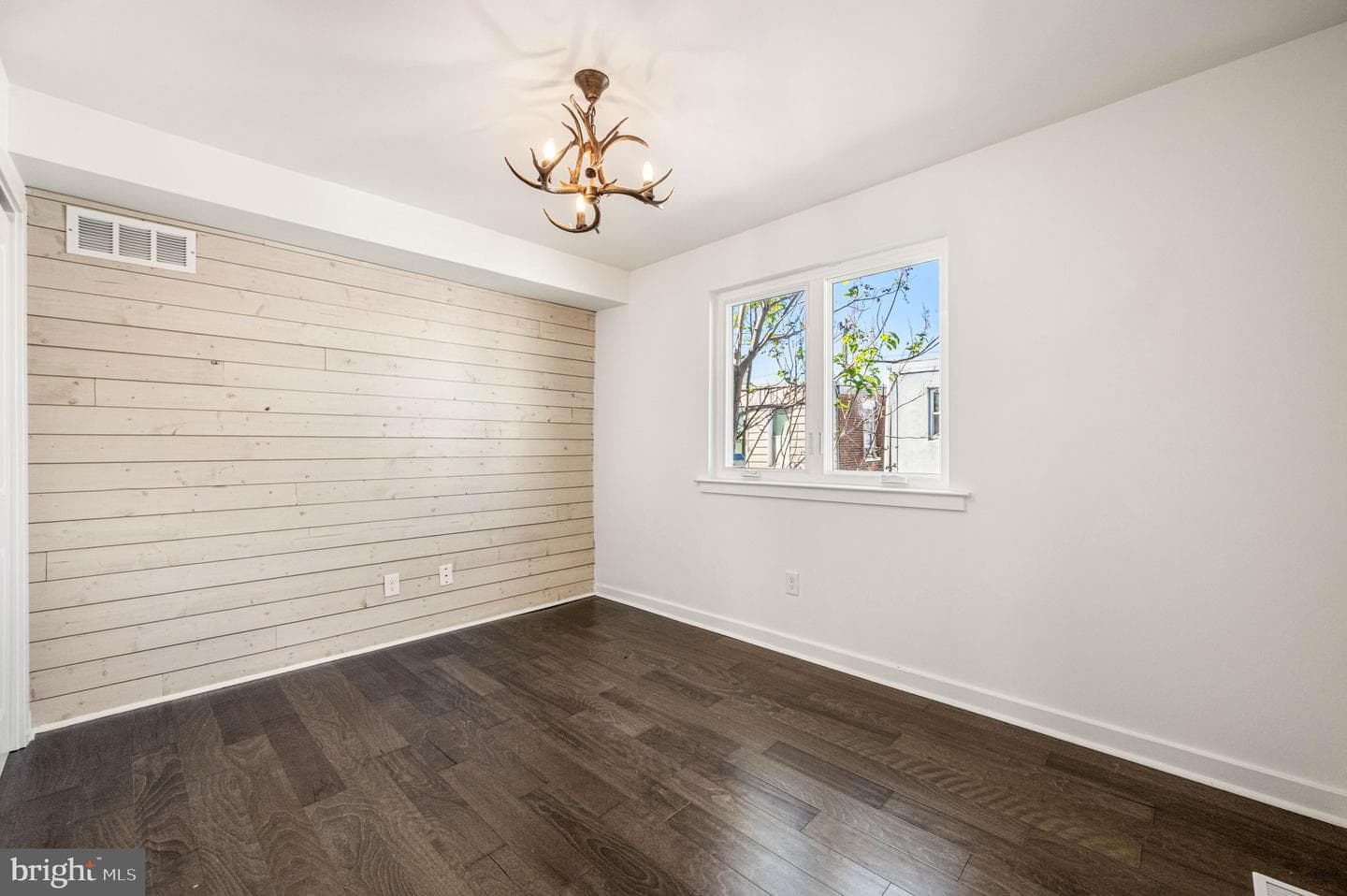 2045 Watkins Street photo 9