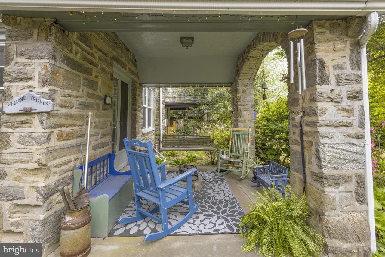 606 E Durham Street photo 2
