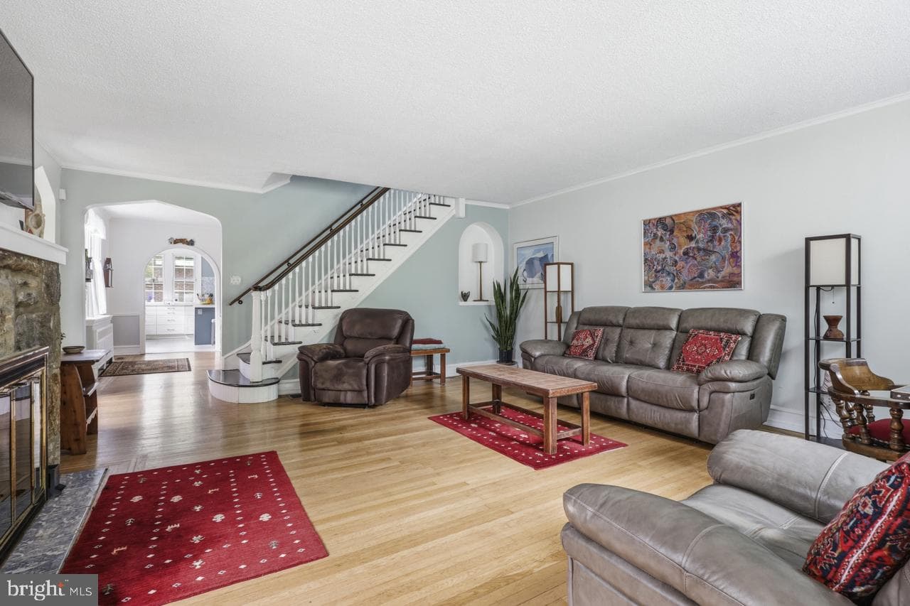 606 E Durham Street photo 6