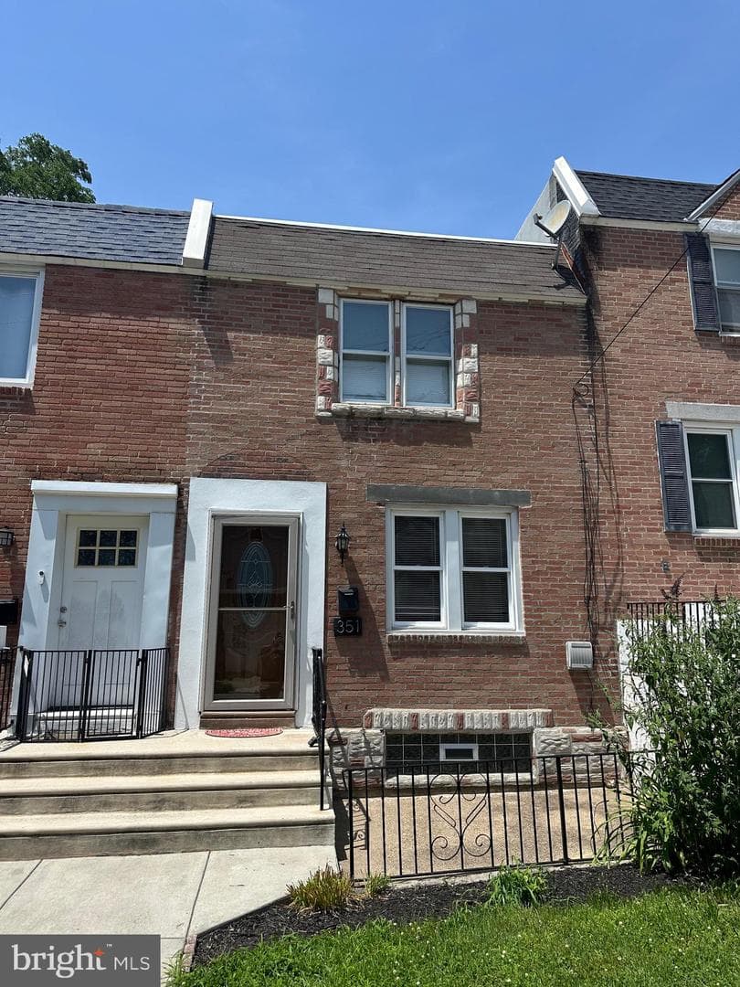 351 W Salaignac St photo 3