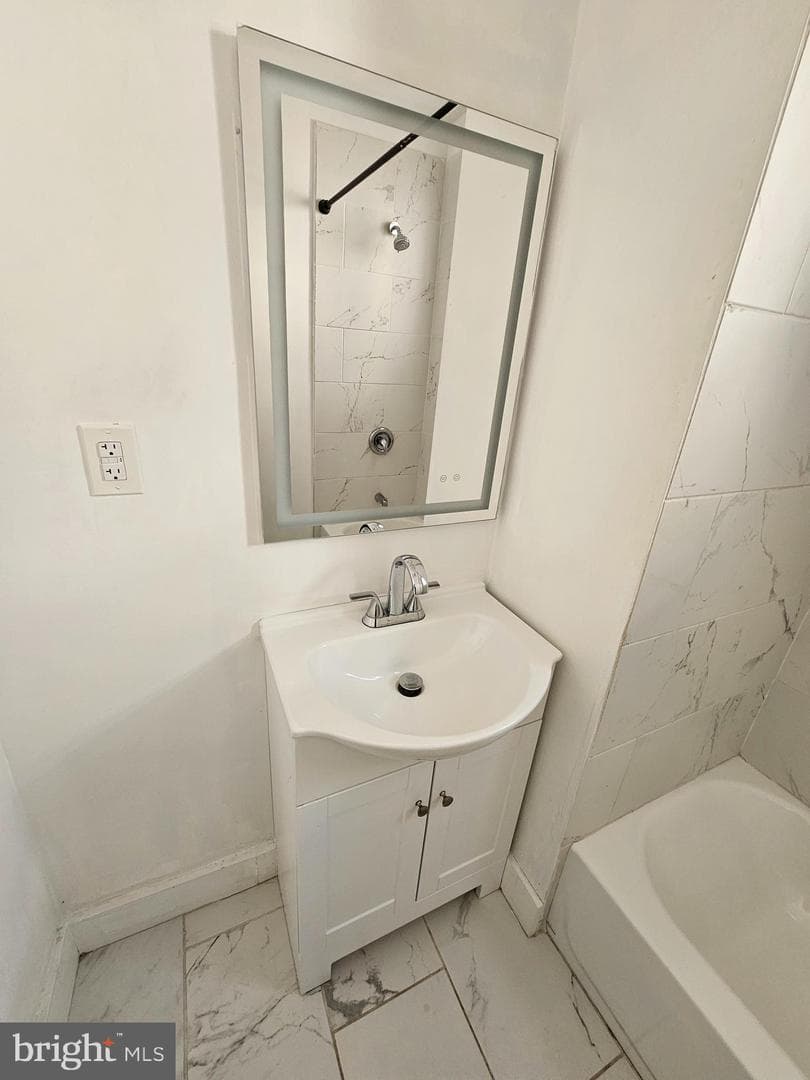 3327 N Sydenham Street photo 10