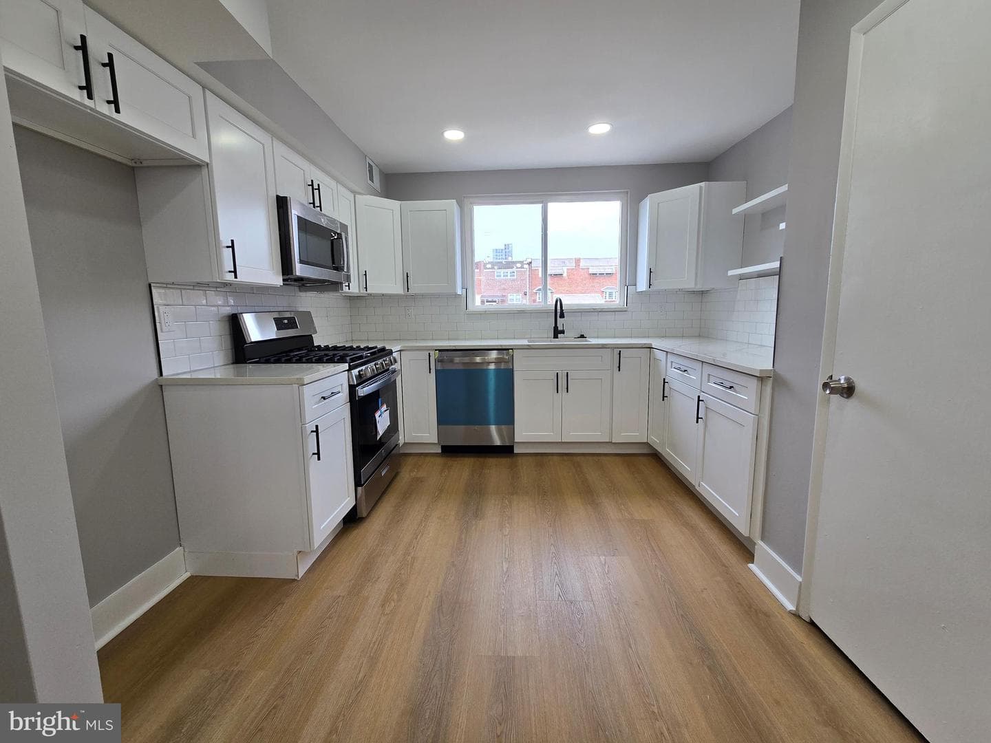 1327 Kings Place photo 16