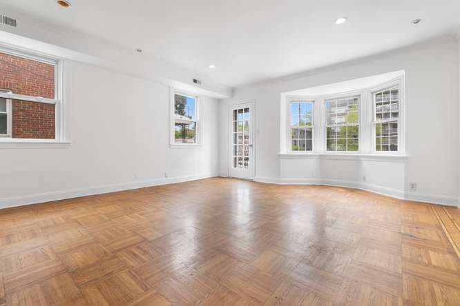 2210 Bryn Mawr Avenue photo 3