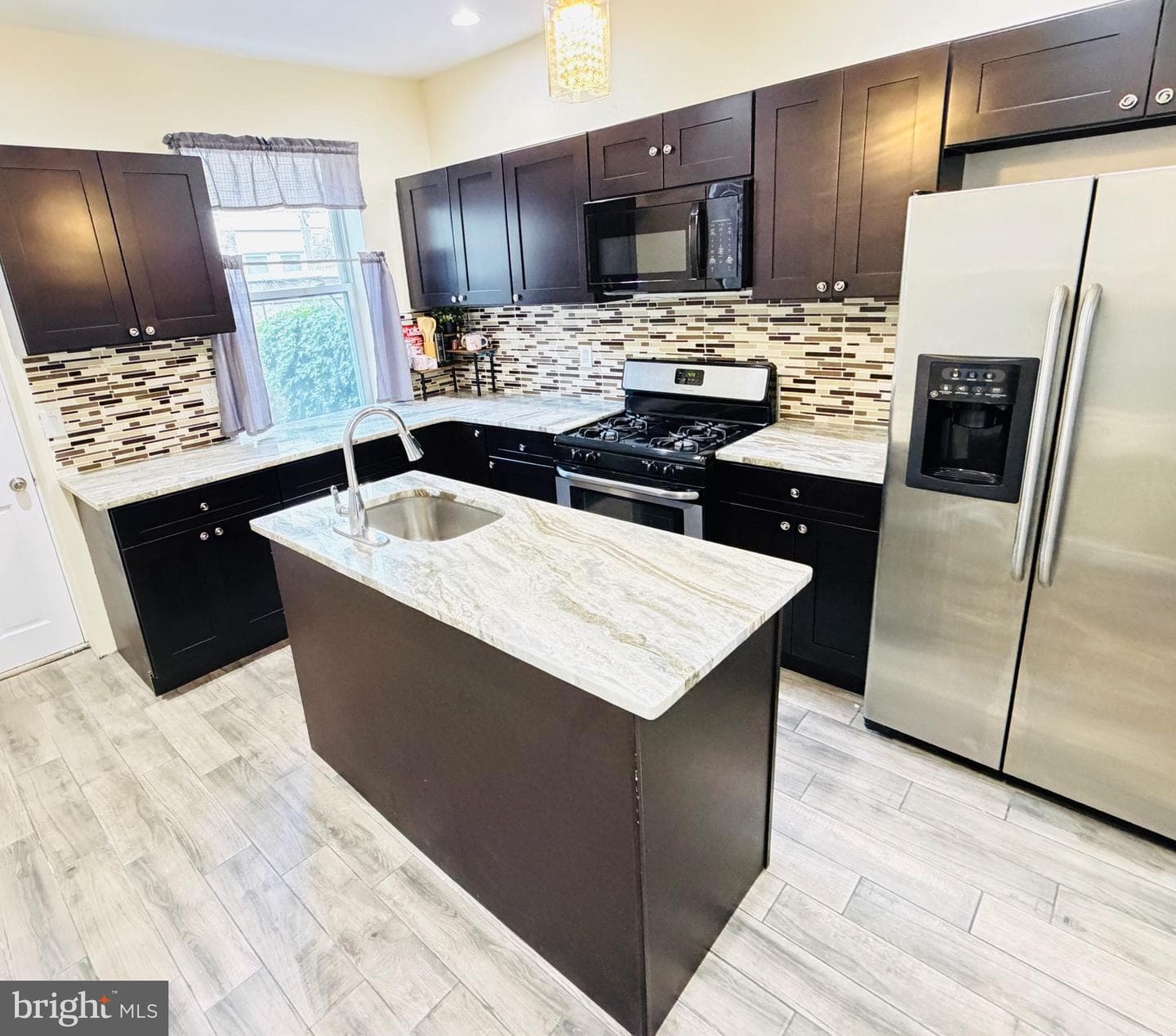 2127 W Cambria Street photo 11