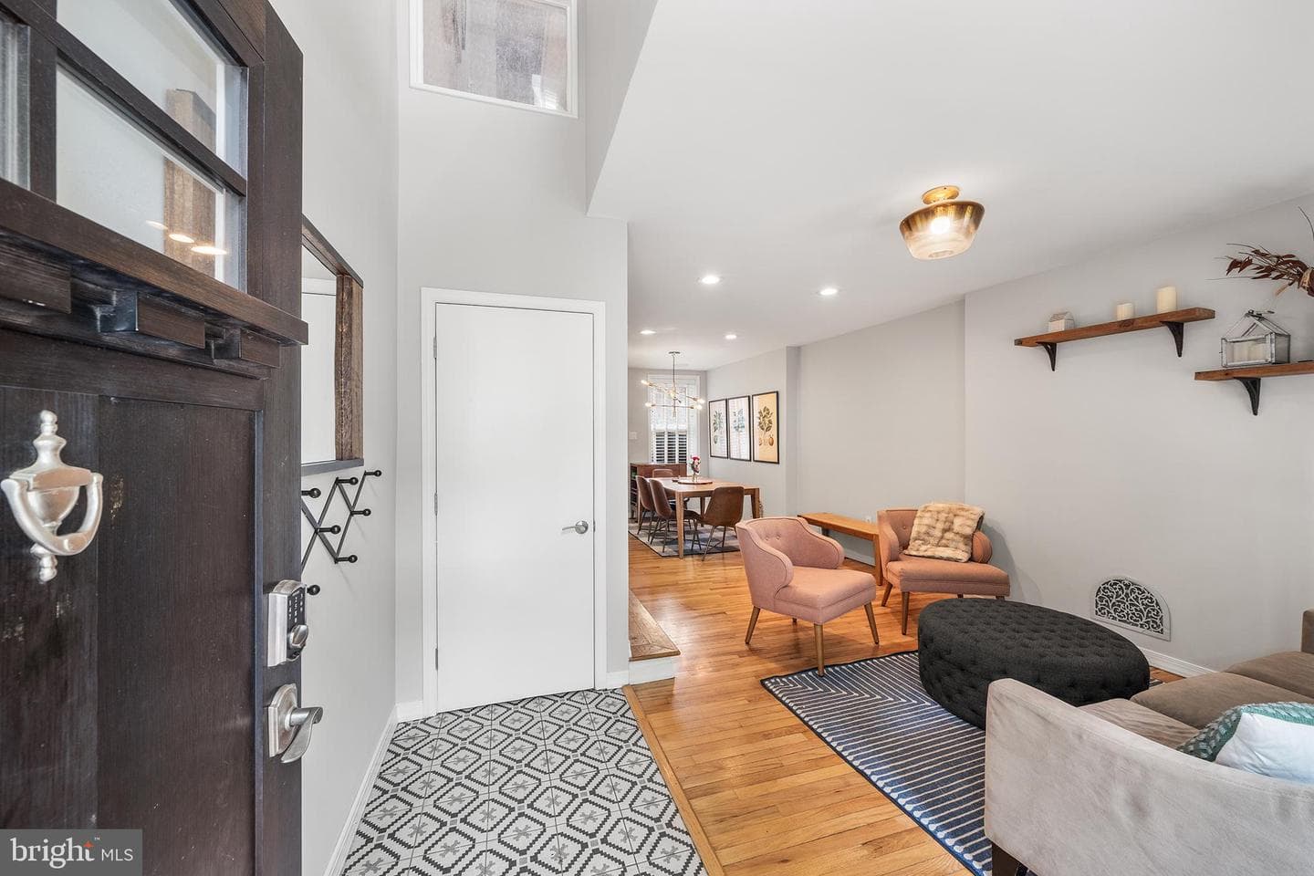 932 N Orianna Street photo 3