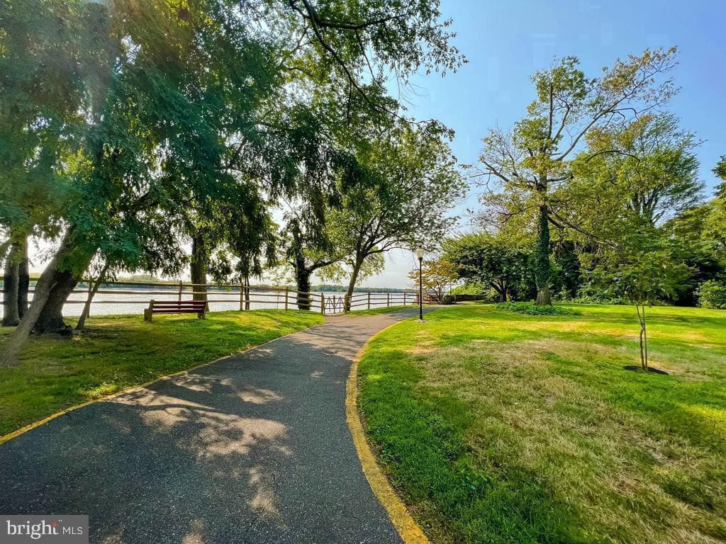 44303 Delaire Landing Road #303 photo 31