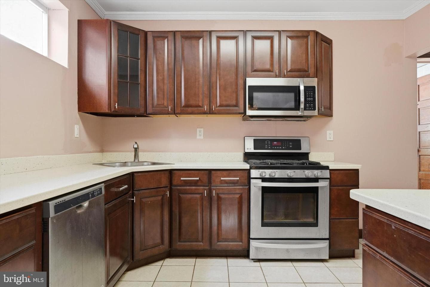 255 Dupont Street photo 11