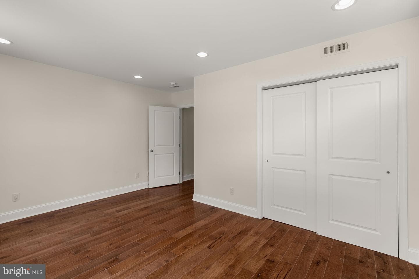 1222 N Myrtlewood Street photo 20