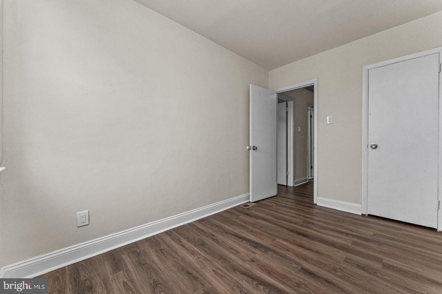 5946 Bennington Street photo 20