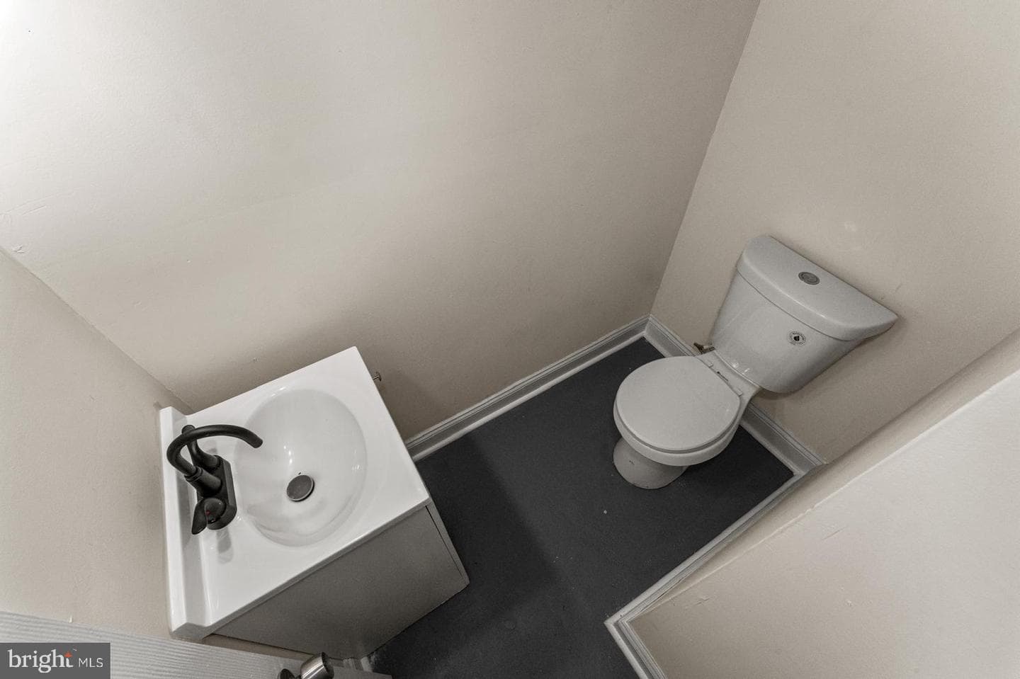 5946 Bennington Street photo 25