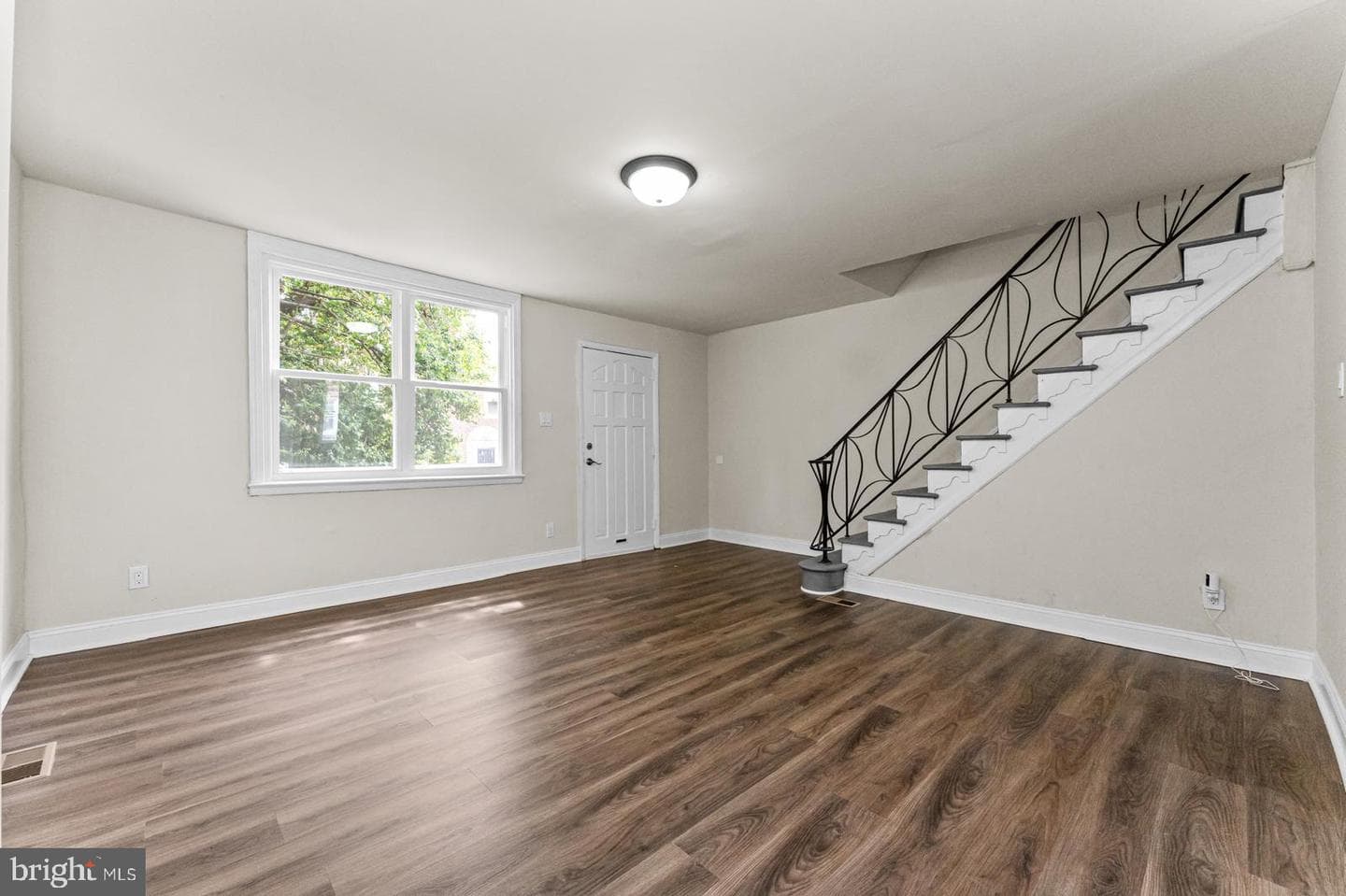 5946 Bennington Street photo 3