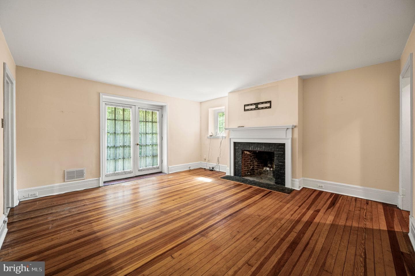 7700 Lincoln Drive photo 23