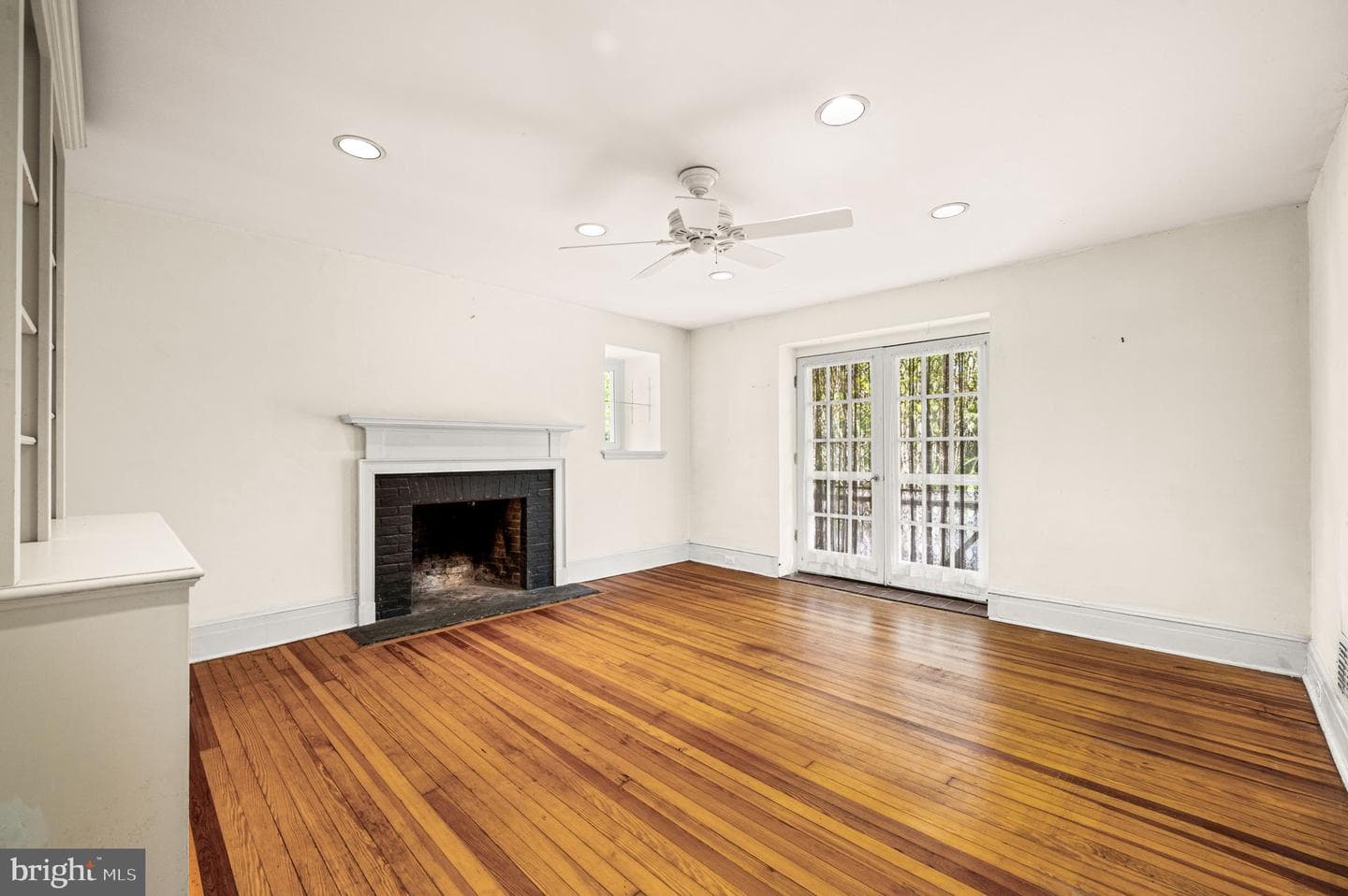 7700 Lincoln Drive photo 25