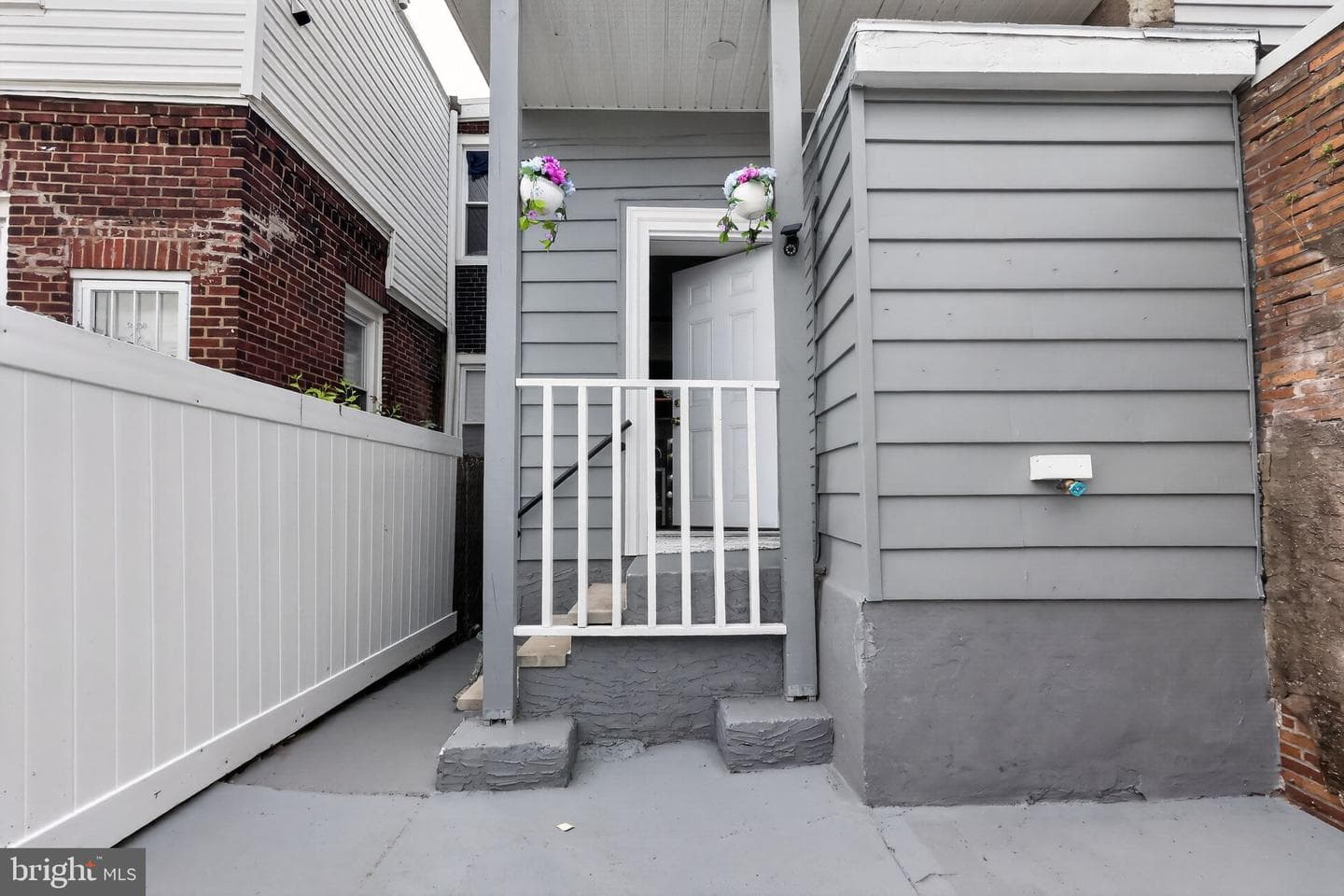 1853 W Juniata Street photo 27