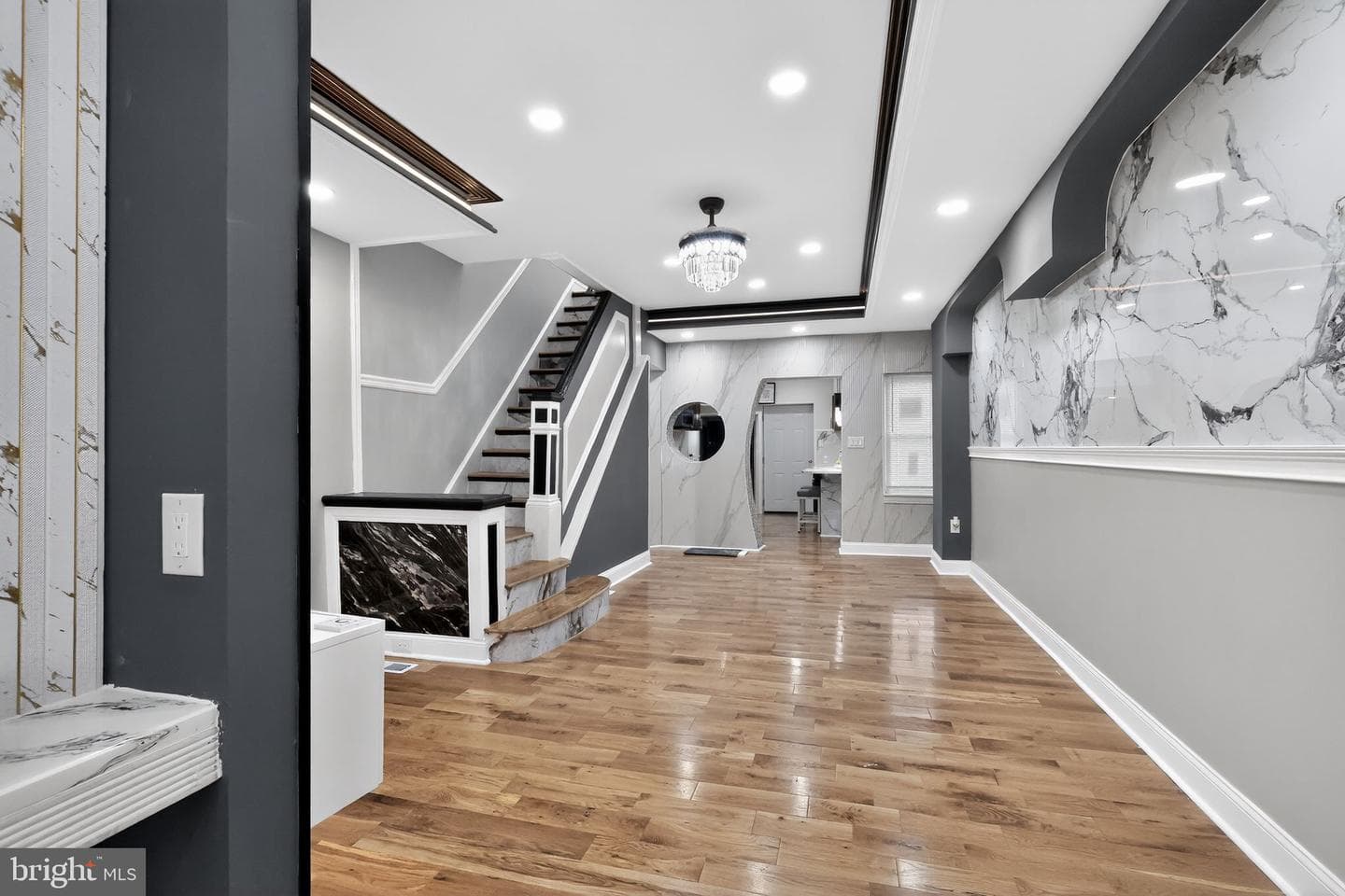 1853 W Juniata Street photo 3