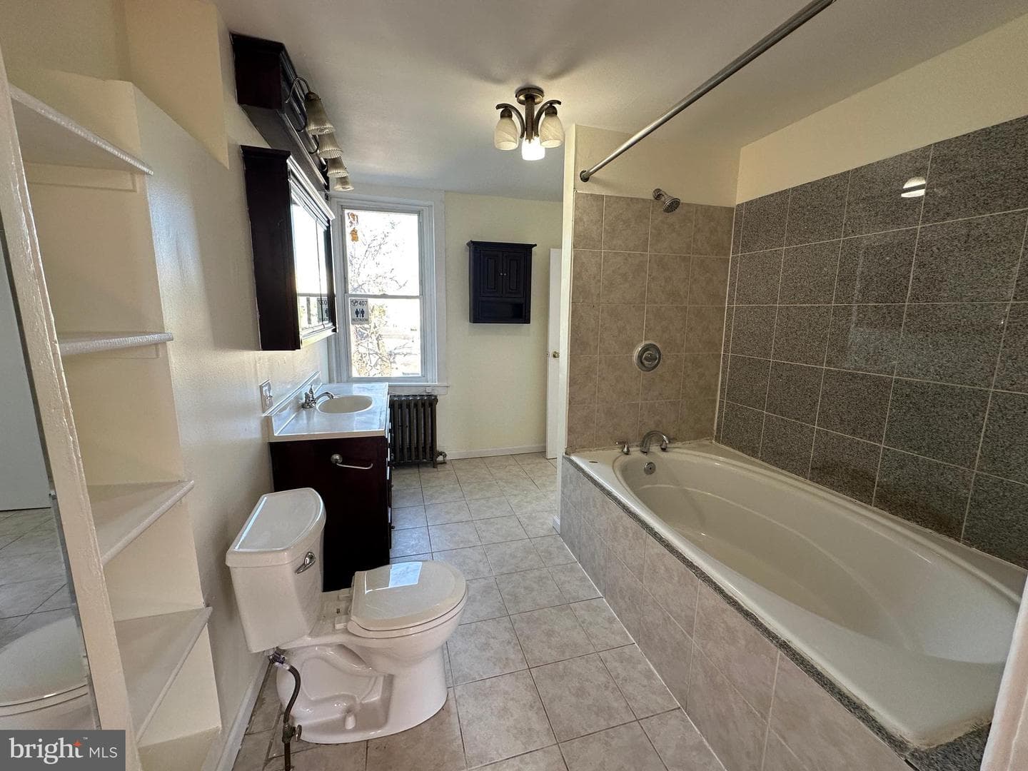 1607 Wharton Street photo 36