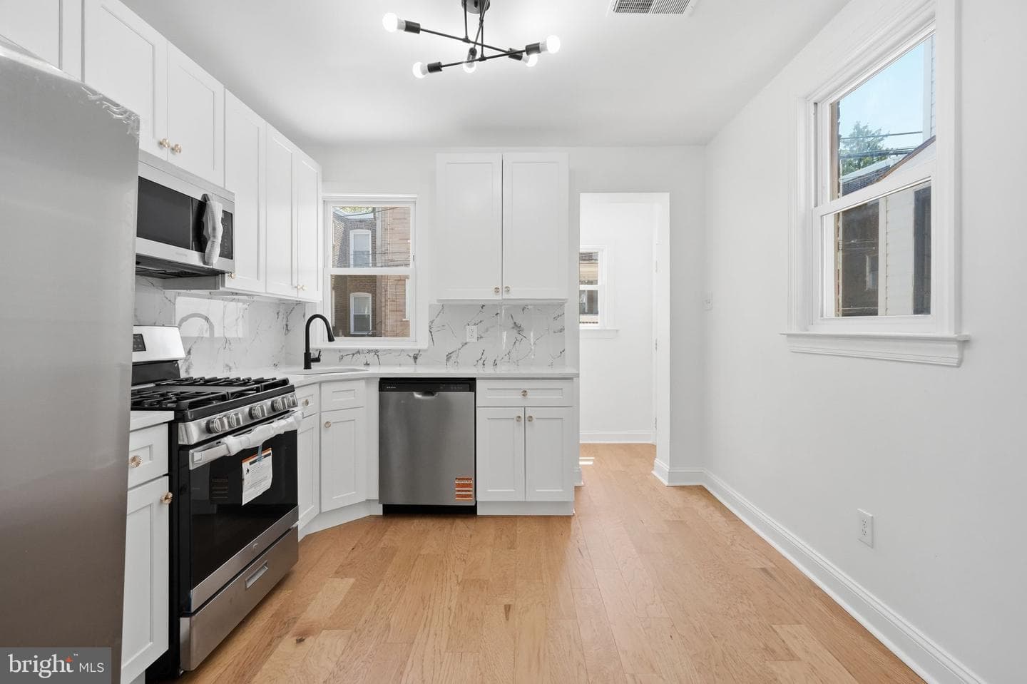 5754 W Oxford Street photo 11
