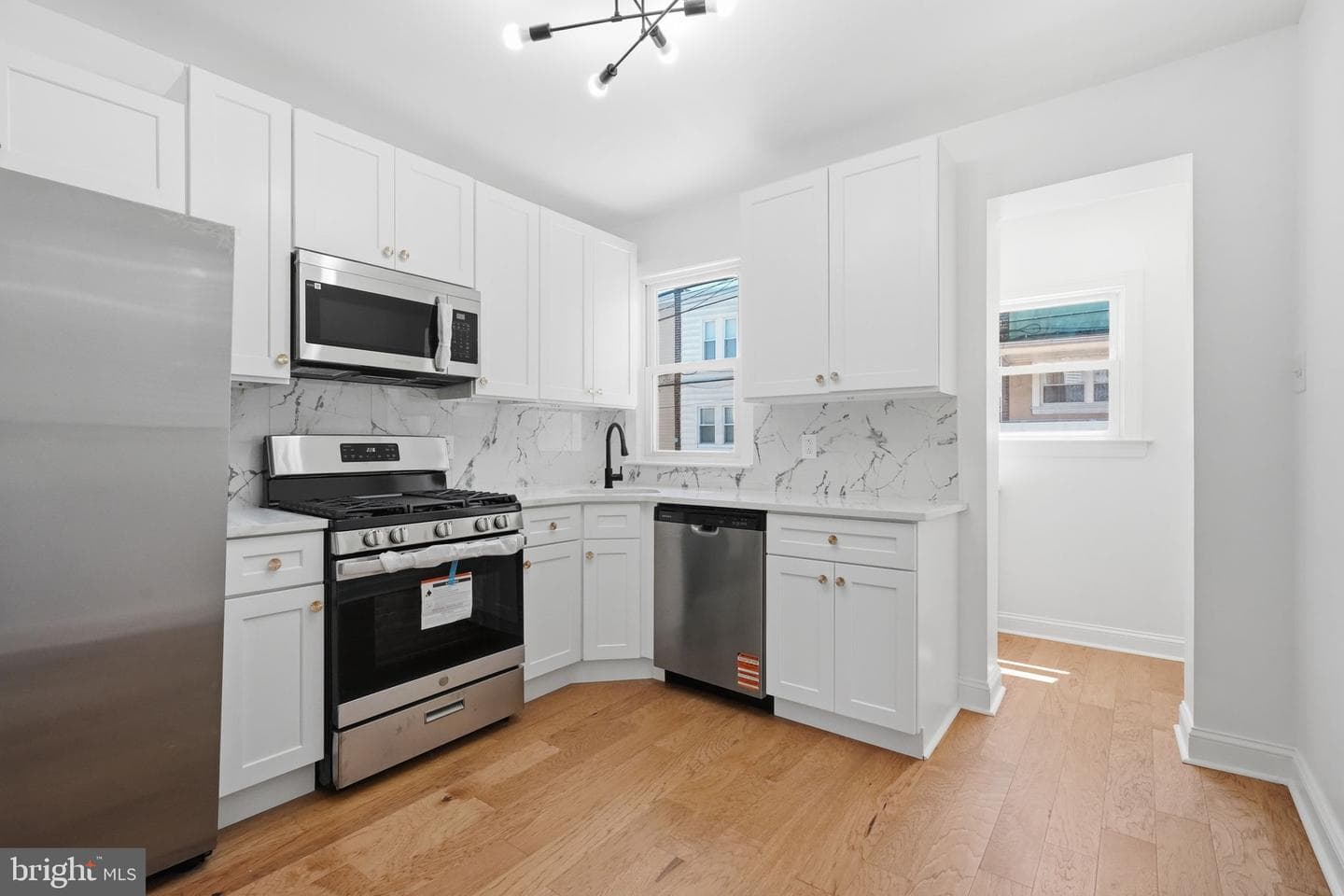 5754 W Oxford Street photo 12