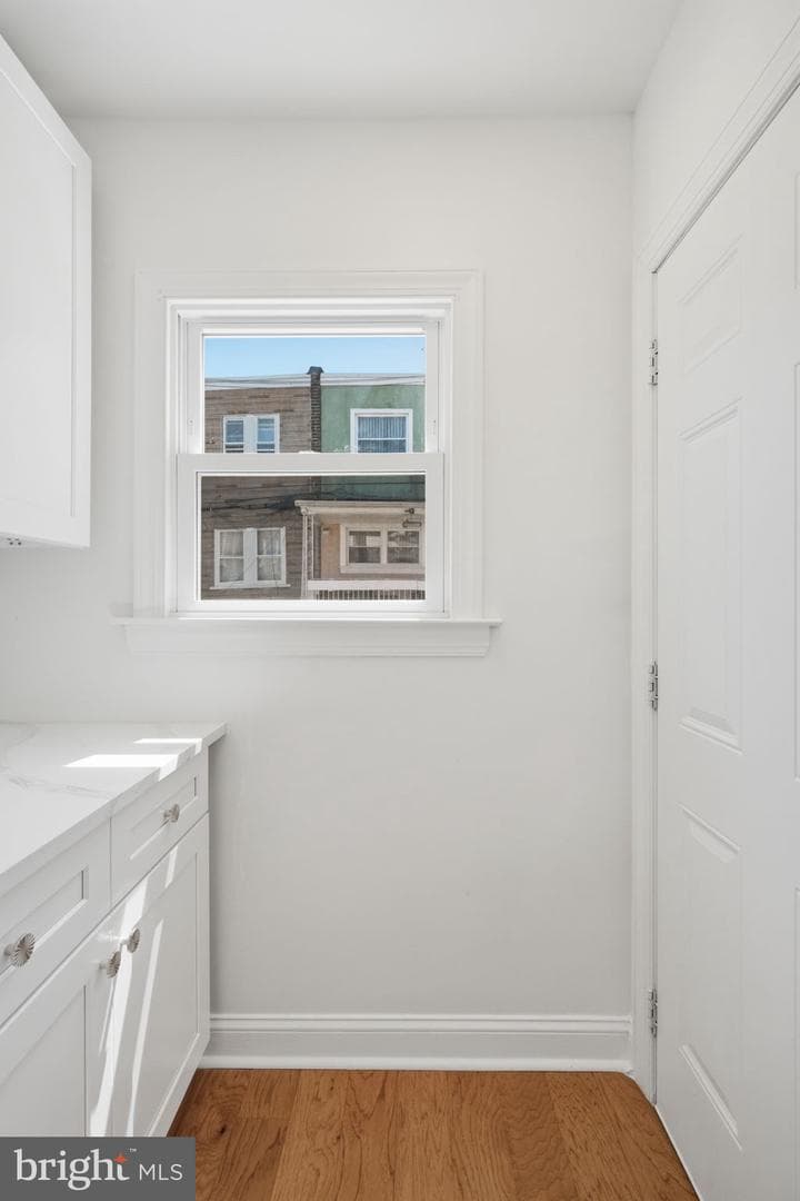 5754 W Oxford Street photo 14