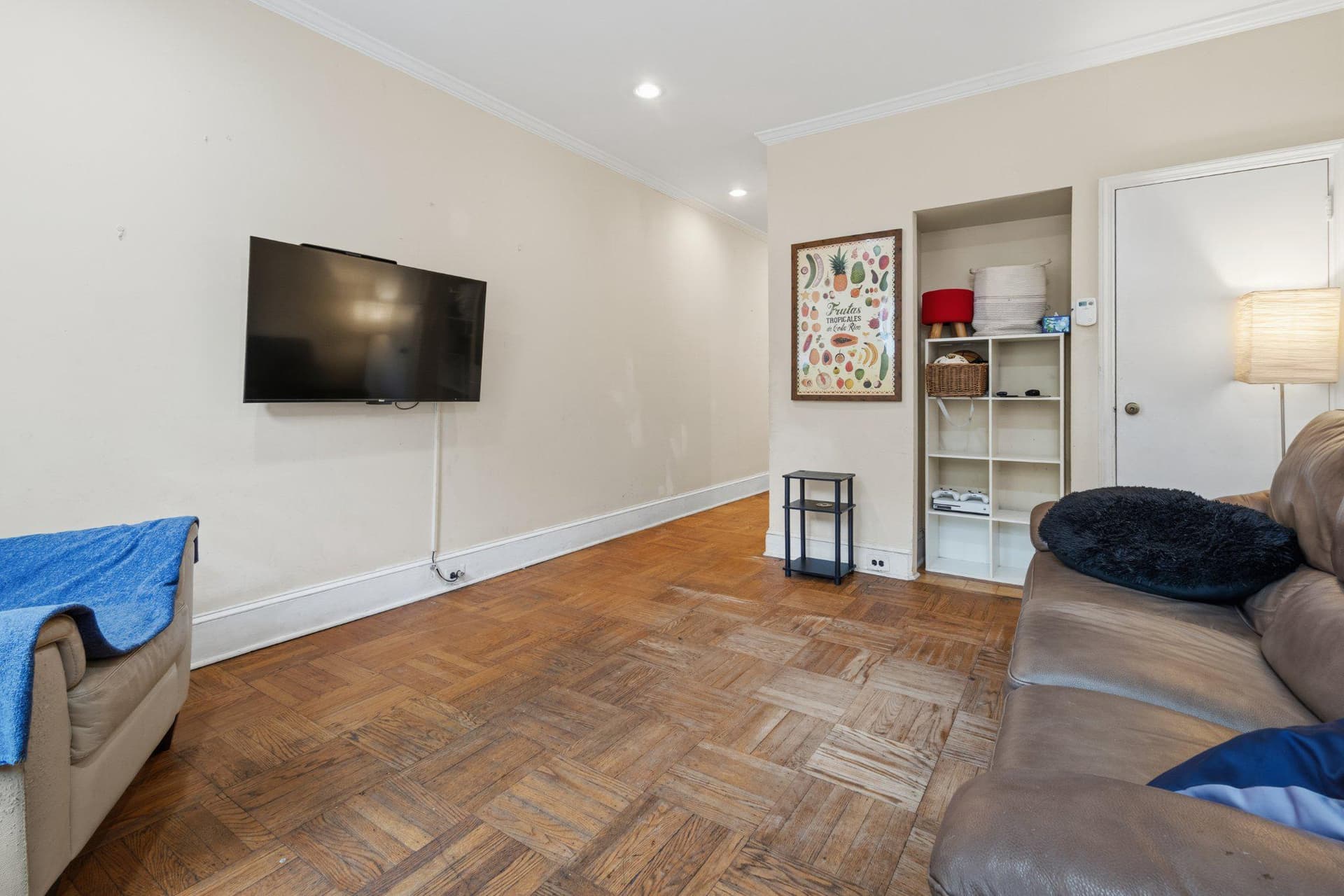 3693 Calumet Street photo 5