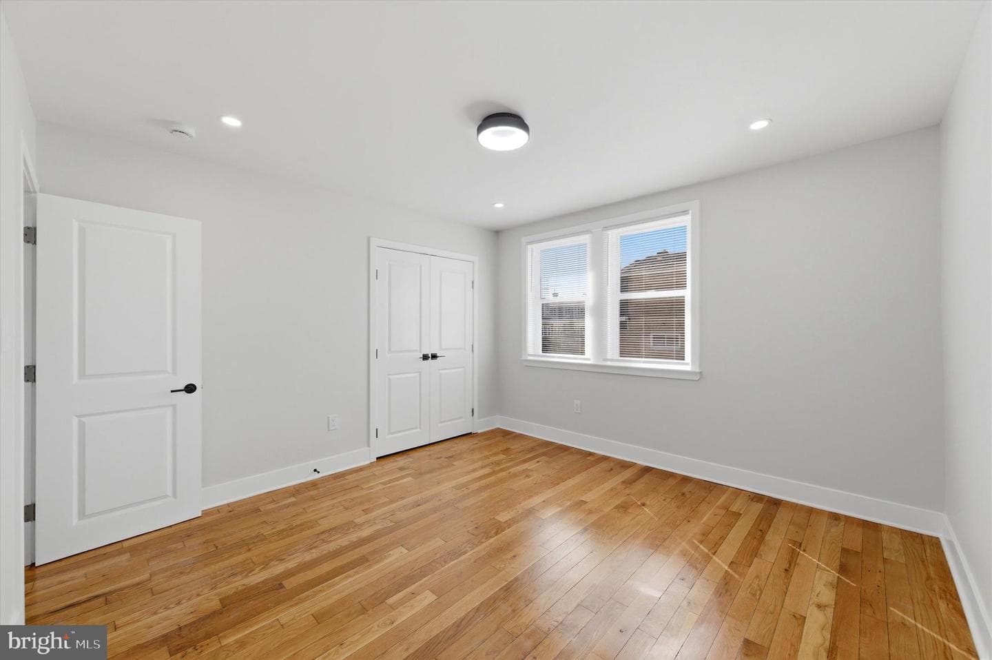 5859 Sylvester Street photo 12