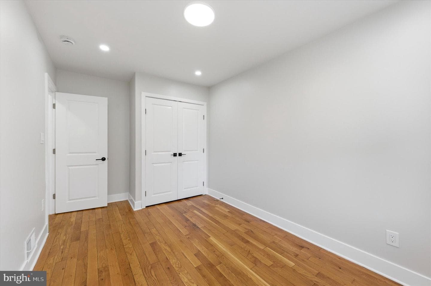 5859 Sylvester Street photo 14