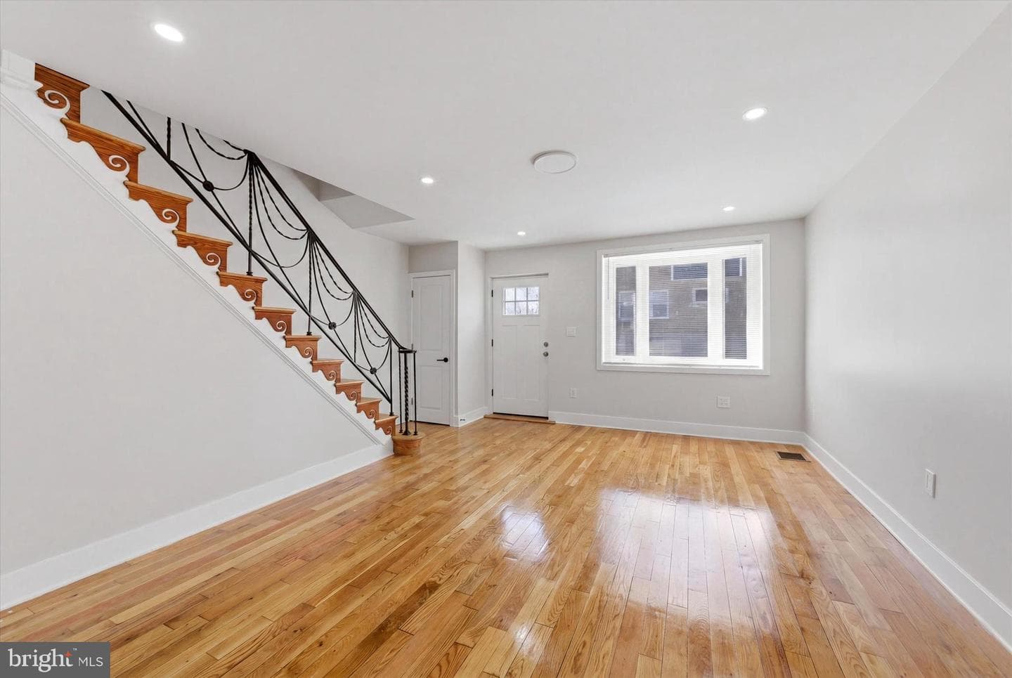 5859 Sylvester Street photo 9