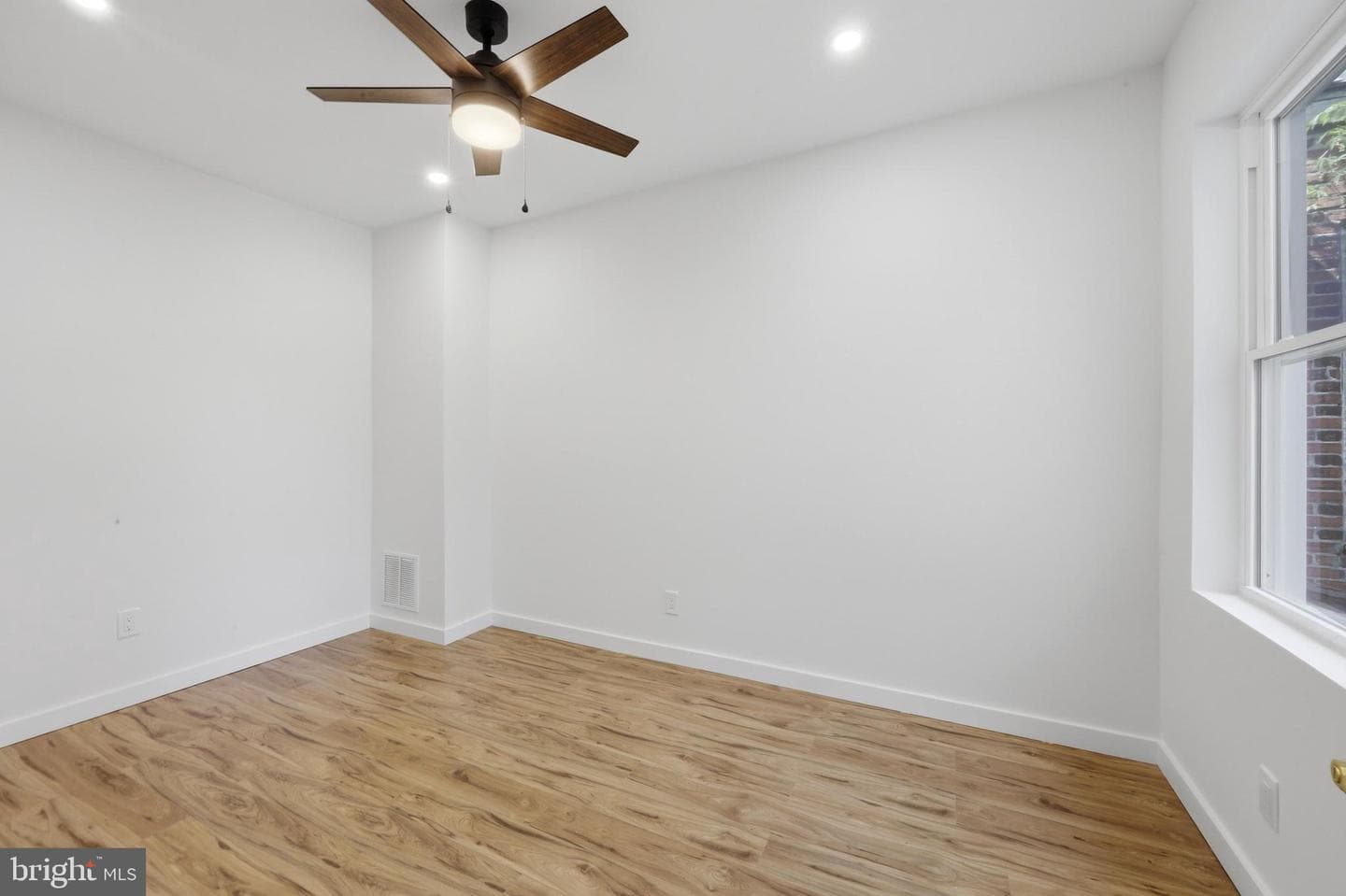 5011 Beaumont Avenue photo 18